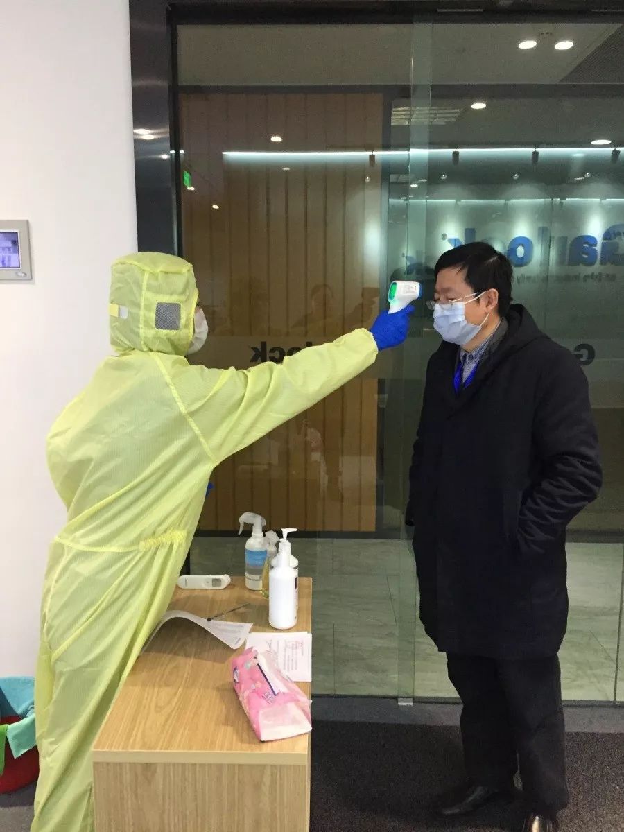 安全与客户，我们一个都不放弃！